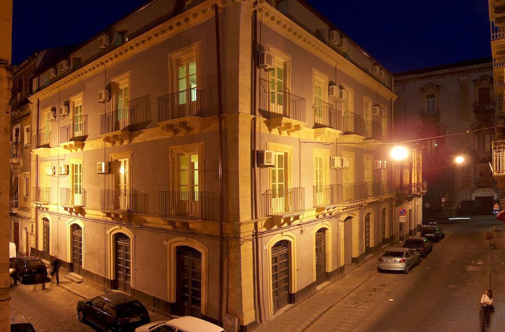 Politi Aparthotel 3*